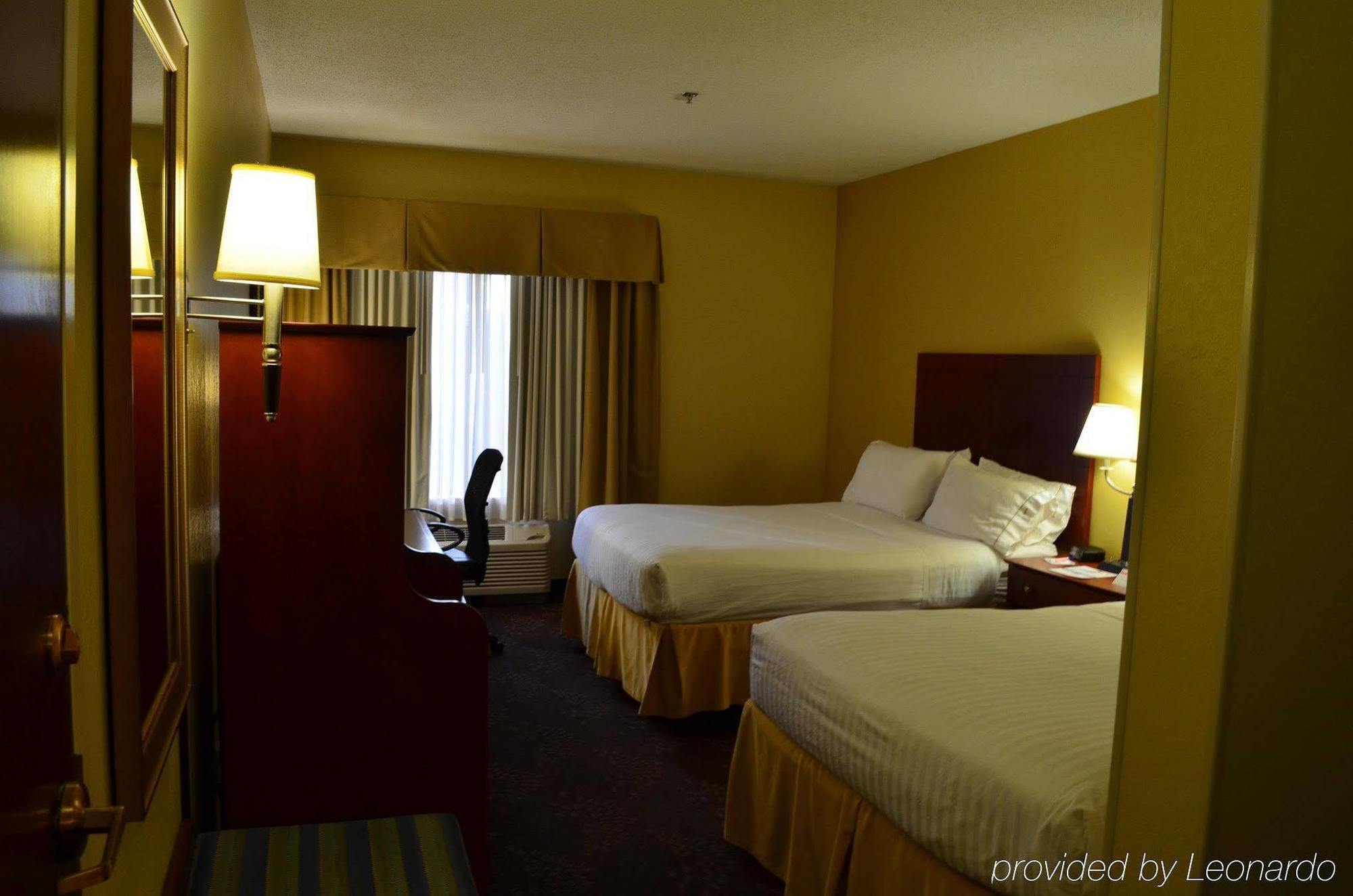 Hotel Express & Anniston/oxford By Ihg 2*